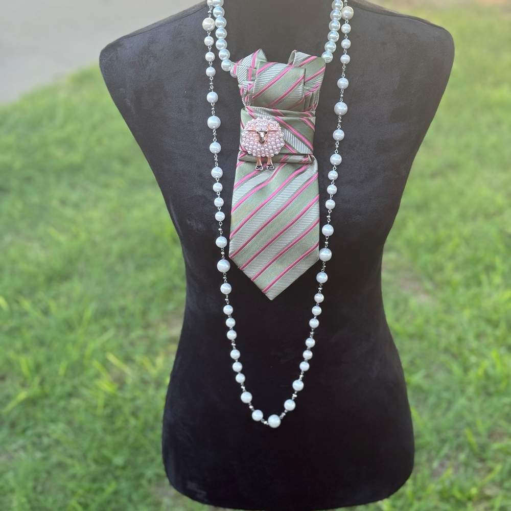 Nu-Ties Designed & Handmade By FLHood~Elegant Pearl Necklace with Pink Brooch